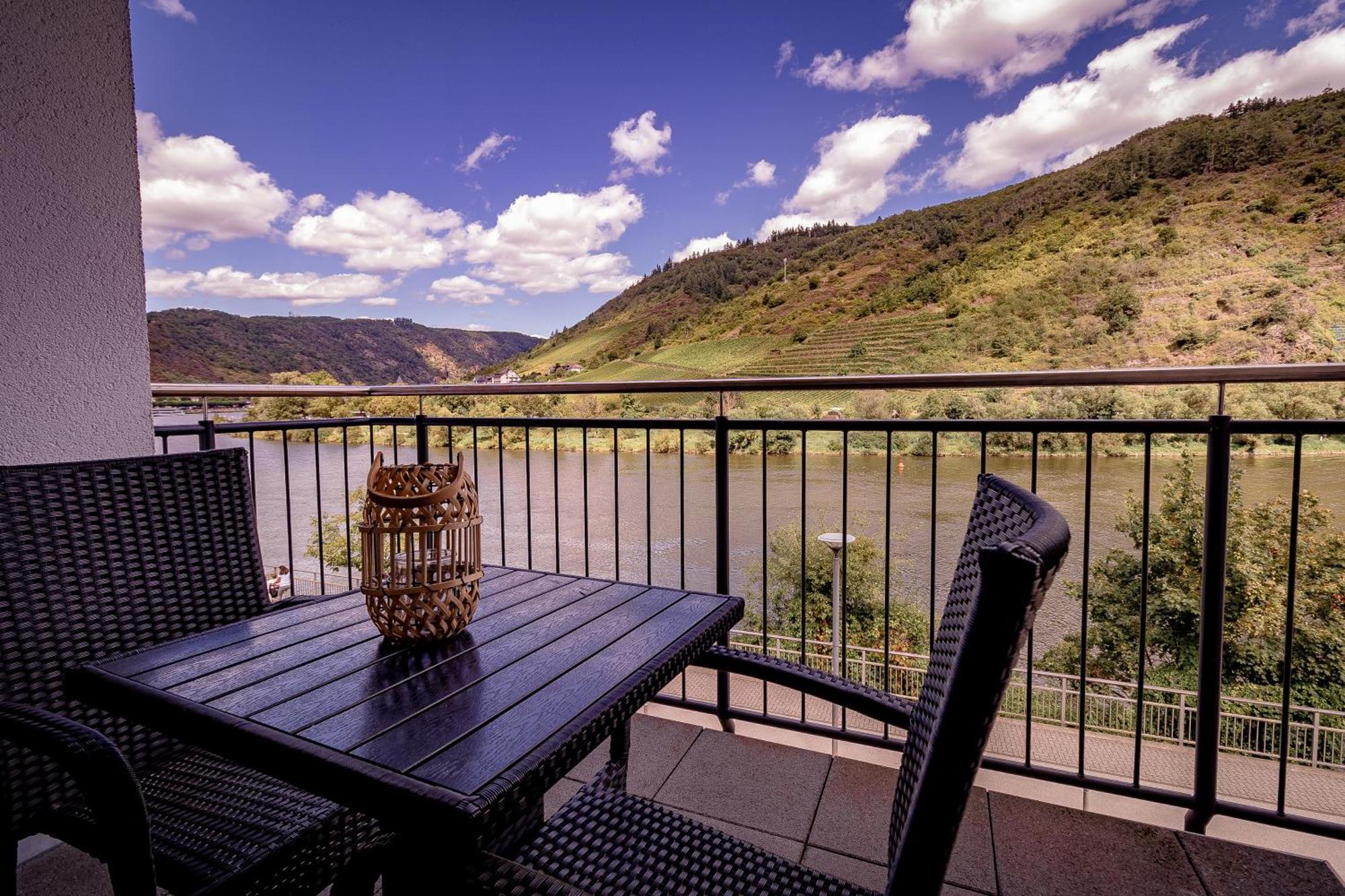 Moselpromenade Villa Moselufer, Panorama & Burg Cochem Blick, Netflix, Balkon Exterior foto